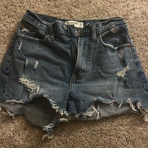 Abercrombie and Fitch, the mom  short high-rise curve love